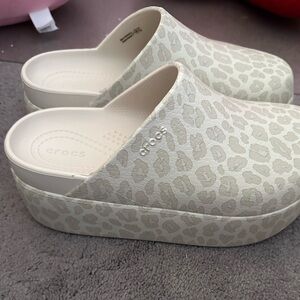 CROCS Cream and Gray Leopard Platform Clogs